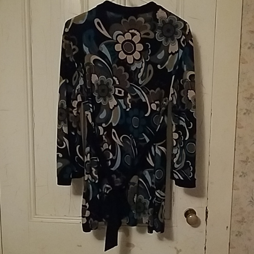 Top - Picture 2 of 3